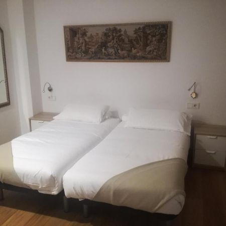 Pension Sarasate Памплона Экстерьер фото